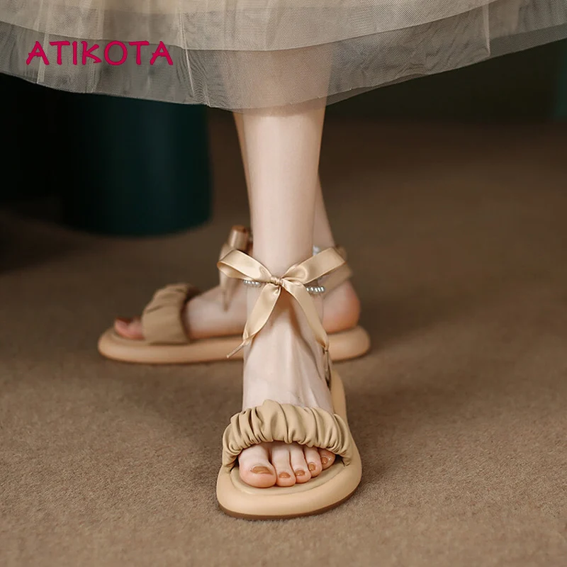 Женские босоножки со шнуровкой, на платформе
Женские босоножки со шнуровкой, на платформе