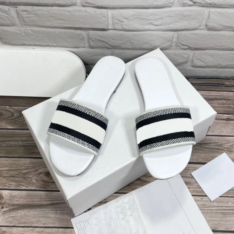 New Top Quality Men Luxury Sneaker Slippers Fashion Home Designer Shoes Women Flip Flops Outdoor Beach Sandal Letters Slides
New Top Quality Men Luxury Sneaker Slippers Fashion Home Designer Shoes Women Flip Flops Outdoor Beach Sandal Letters Slides
