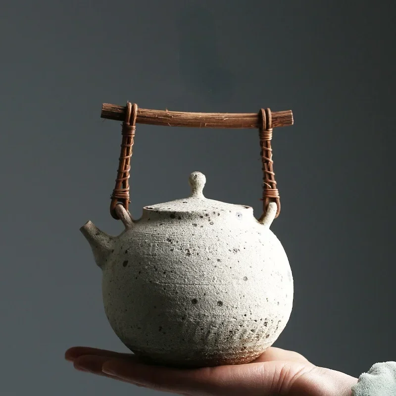 Chinese-style ceramic handmade teapot kettle with wooden handle and beam pot stoneware fire-resistant teapot tea set
Chinese-style ceramic handmade teapot kettle with wooden handle and beam pot stoneware fire-resistant teapot tea set