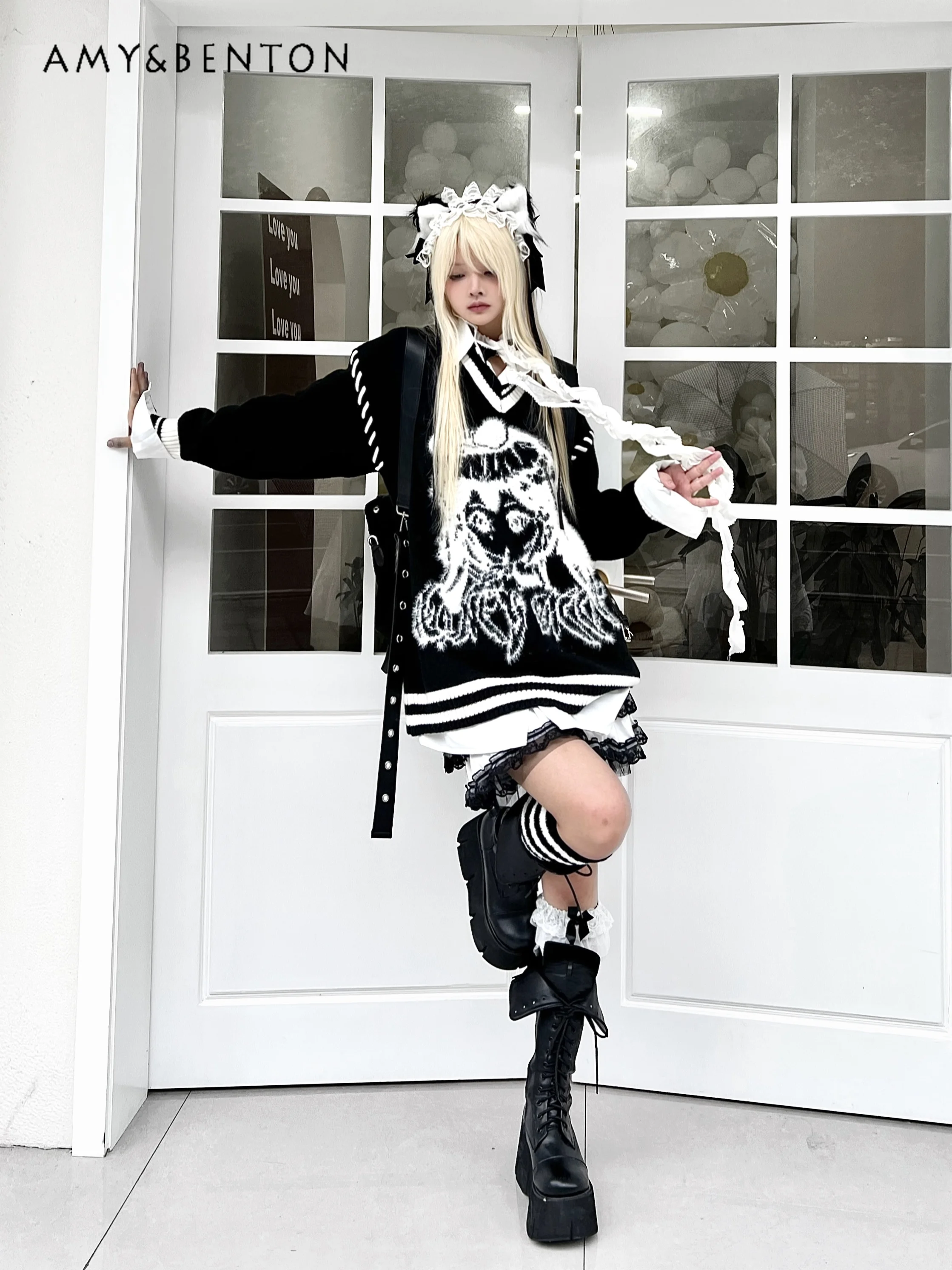 Женский свитер с вышивкой в японском стиле аниме Y2K, свободные облегающие пуловеры с V-образным вырезом, универсальные черные свитера в стиле Харадзюку для осени
Женский свитер с вышивкой в японском стиле аниме Y2K, свободные облегающие пуловеры с V-образным вырезом, универсальные черные свитера в стиле Харадзюку для осени