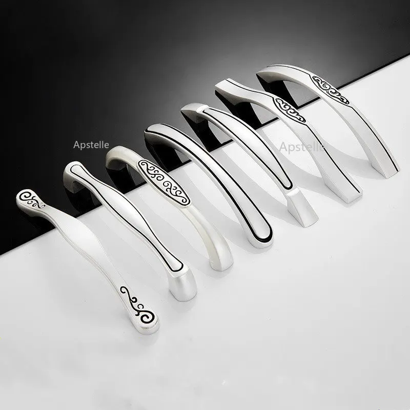 Light Luxury Furniture Handle Kitchen Door Knobs Classic Silver Drawing Black Handle Simple and Fashionable Cabinet Door Handle
Light Luxury Furniture Handle Kitchen Door Knobs Classic Silver Drawing Black Handle Simple and Fashionable Cabinet Door Handle
