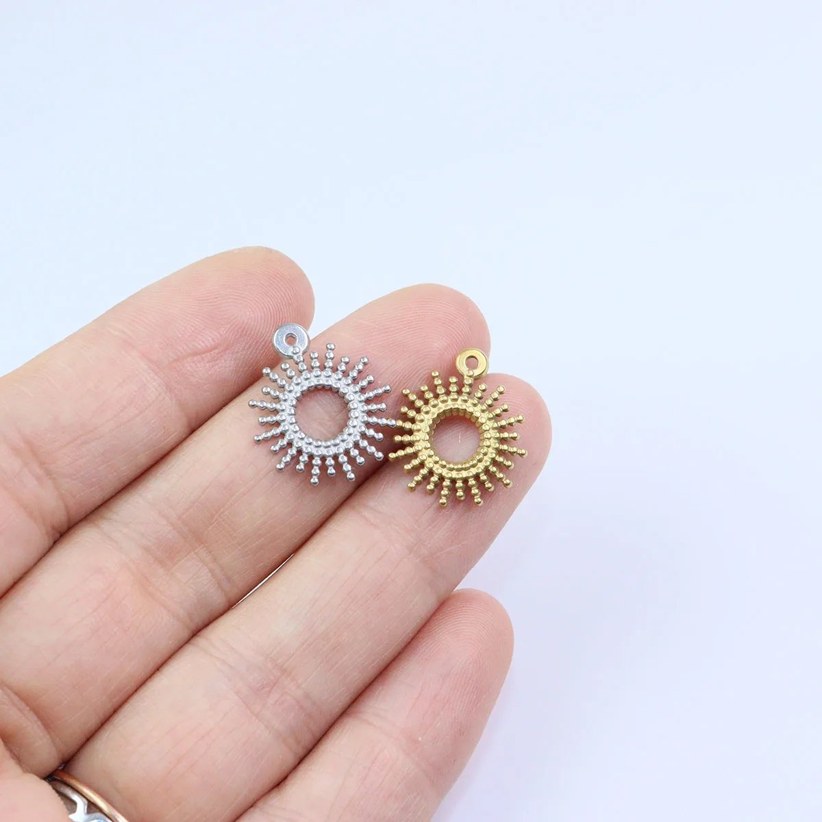 5pcs 15mm 316L Stainless Steel Sun Fashion Jewelry Charms Pendant DIY Handcraft Vacuum Plate Waterproof Antiallergic
5pcs 15mm 316L Stainless Steel Sun Fashion Jewelry Charms Pendant DIY Handcraft Vacuum Plate Waterproof Antiallergic