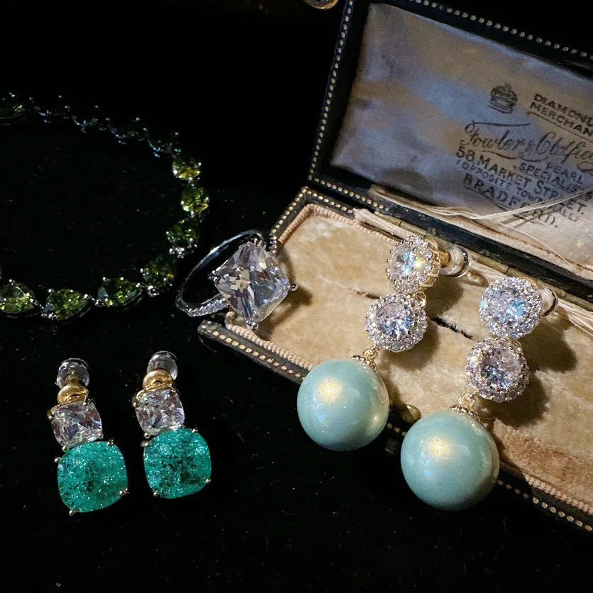 2023 Women Mojito Green Pearl Gem Earrings Plated with 18K Gold Olive Water Drop Zircon Bracelet
2023 Women Mojito Green Pearl Gem Earrings Plated with 18K Gold Olive Water Drop Zircon Bracelet