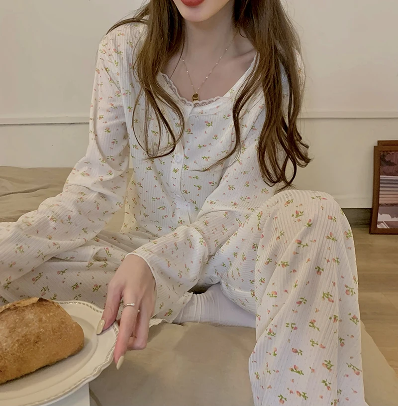 Flowers Print Autumn Pajamas Set Korean Sweet Lace O-Neck Cardigans + Trousers Set Two Piece Home Suit Sleepwear Homewear
Flowers Print Autumn Pajamas Set Korean Sweet Lace O-Neck Cardigans + Trousers Set Two Piece Home Suit Sleepwear Homewear