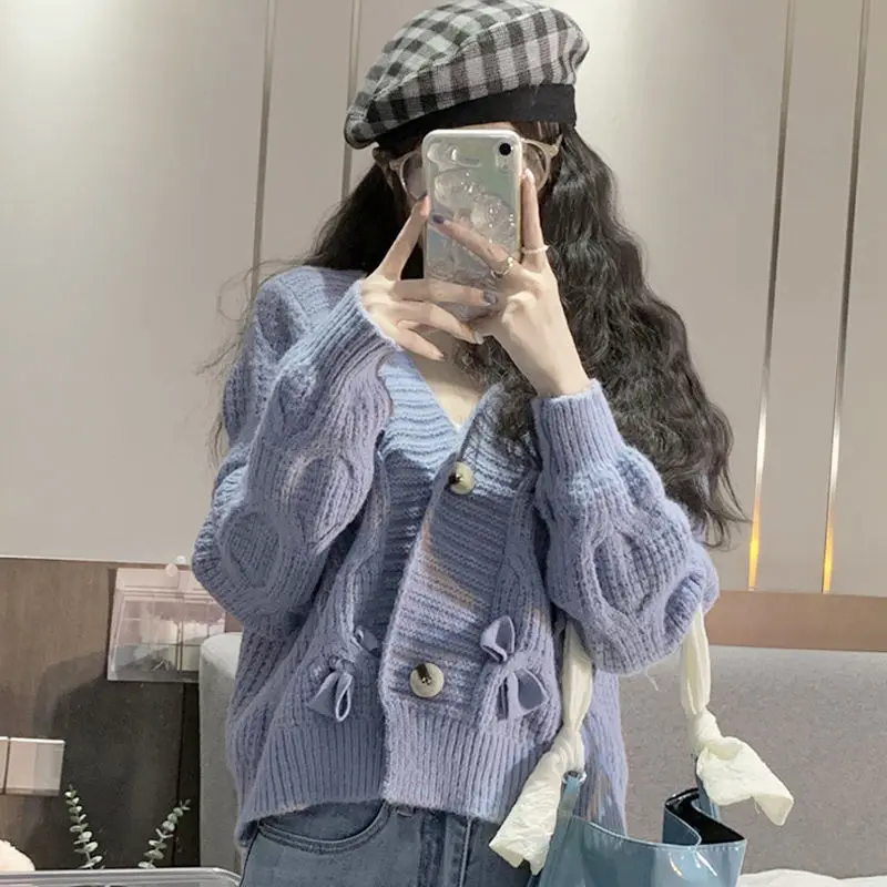 Sweet Sweater Coat Women's 2023 New Spring Autumn Season Korean Gentle Style V-Neck Comfortable External Knitted Cardigan
Sweet Sweater Coat Women's 2023 New Spring Autumn Season Korean Gentle Style V-Neck Comfortable External Knitted Cardigan