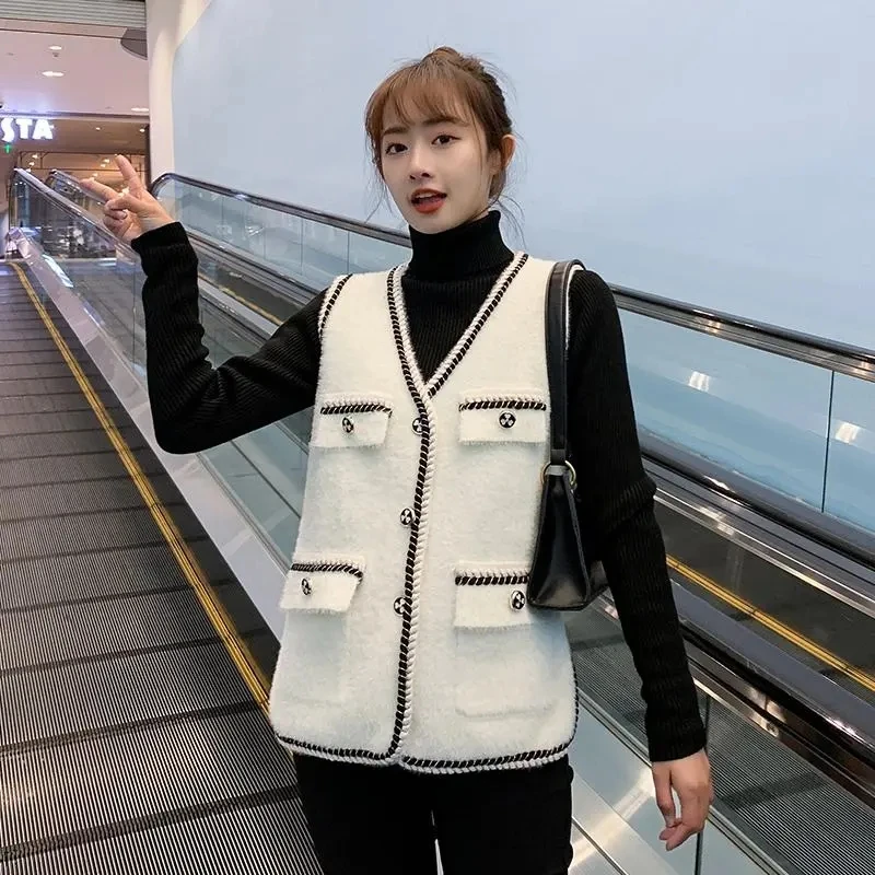 Vintage Cashmere Blende Sweater Vest Jacket Women Spring Elegant V-Neck Sleeveless Waistcoats Korean Casual Short Chic Outerwear
Vintage Cashmere Blende Sweater Vest Jacket Women Spring Elegant V-Neck Sleeveless Waistcoats Korean Casual Short Chic Outerwear
