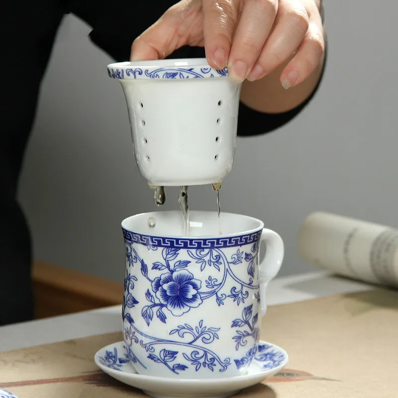 Retro Chinese Blue White Porcelain Tea Cup Set with Saucer Lid Infuser 260ml Ceramic Teacup with Tea Filter Tea Cup with Infuser
Retro Chinese Blue White Porcelain Tea Cup Set with Saucer Lid Infuser 260ml Ceramic Teacup with Tea Filter Tea Cup with Infuser