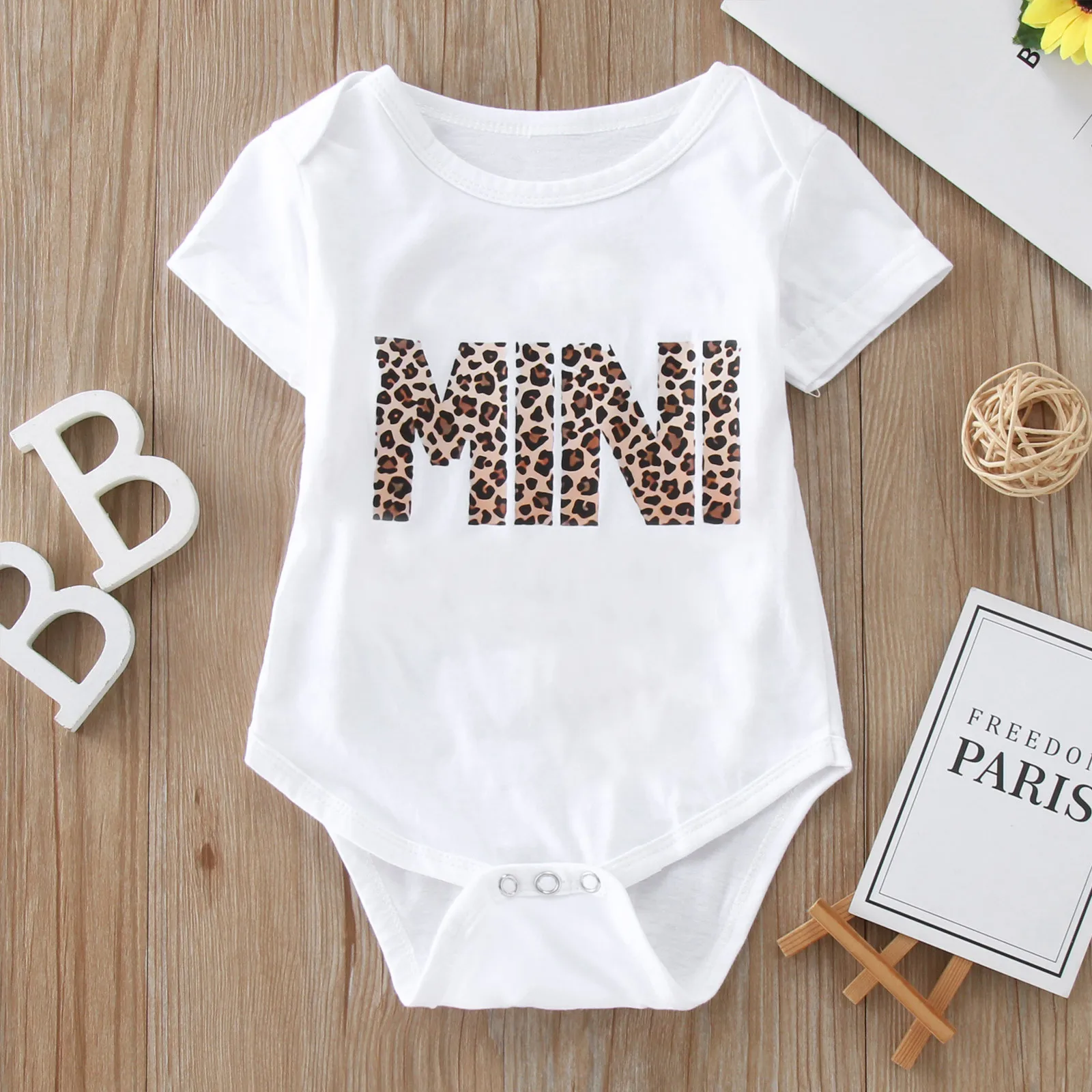 Summer Newborn Infant Baby Clothes Letter Leopard Print Romper For Boys Girls Short Sleeve Bodysuit Family Matching Outfits
Summer Newborn Infant Baby Clothes Letter Leopard Print Romper For Boys Girls Short Sleeve Bodysuit Family Matching Outfits