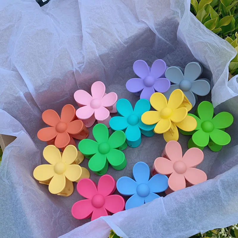 Fashion Women Plastic Hair Claws Crab Clamps Charm Solid Color Flower Shape Lady Small Hair Clips Headdress Hair Accessories
Fashion Women Plastic Hair Claws Crab Clamps Charm Solid Color Flower Shape Lady Small Hair Clips Headdress Hair Accessories