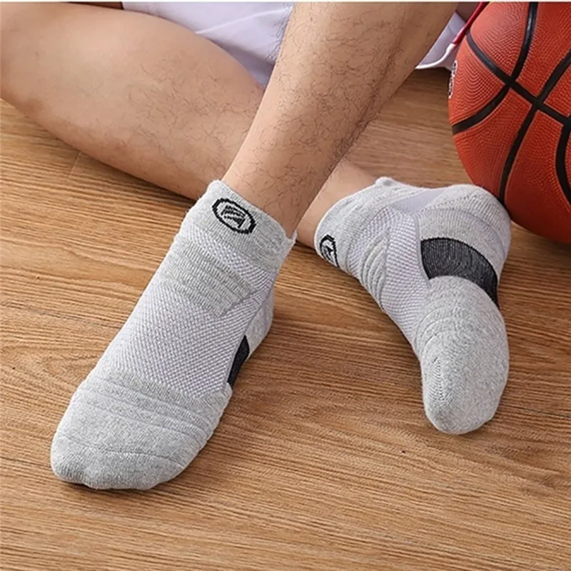 Men Thick Socks Bottom Breathable Sweat-absorbent Outdoor Fitness Running Socks Elite Basketball Sports Socks
Men Thick Socks Bottom Breathable Sweat-absorbent Outdoor Fitness Running Socks Elite Basketball Sports Socks