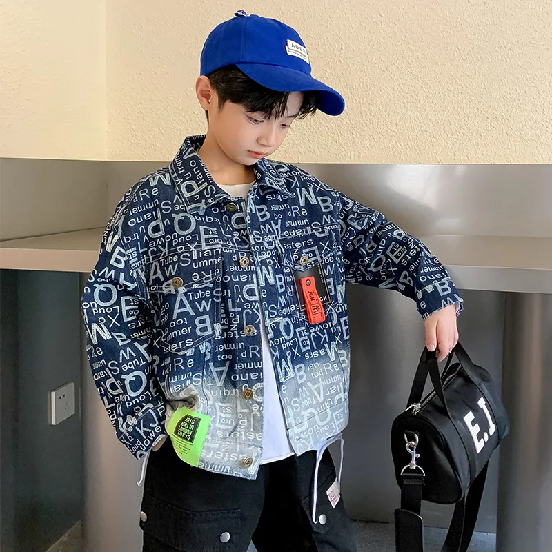 Children's wear boys' spring coat new boys' casual fashion Lapel long sleeve letter denim coat
Children's wear boys' spring coat new boys' casual fashion Lapel long sleeve letter denim coat