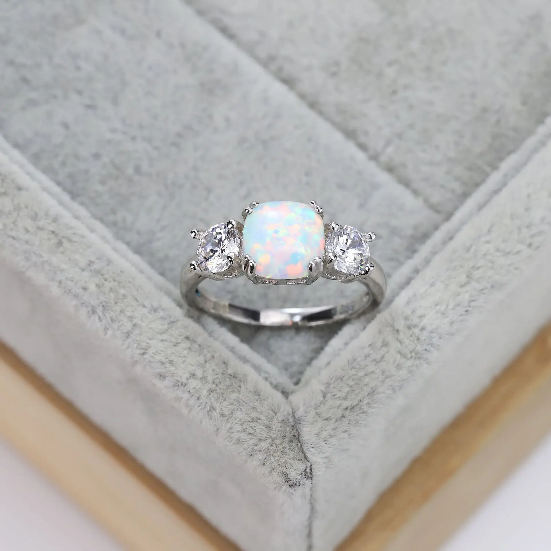2023 New S925 Sterling Silver Square Australian Gem Diamond Ring with European and American Simplicity Fashion Women's Ring
2023 New S925 Sterling Silver Square Australian Gem Diamond Ring with European and American Simplicity Fashion Women's Ring