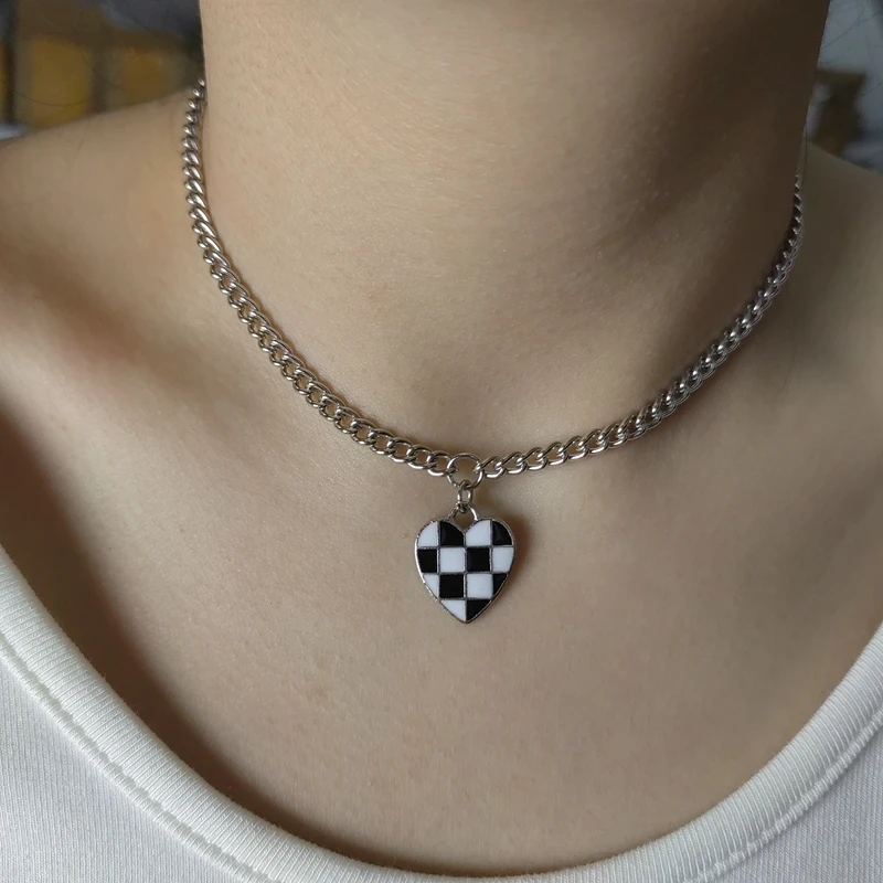 2022 Brand New Hip Hop Gothic Punk Couple Short Necklace Black and White Heart Pendant Exquisite Necklace Ladies Gift Jewelry
2022 Brand New Hip Hop Gothic Punk Couple Short Necklace Black and White Heart Pendant Exquisite Necklace Ladies Gift Jewelry