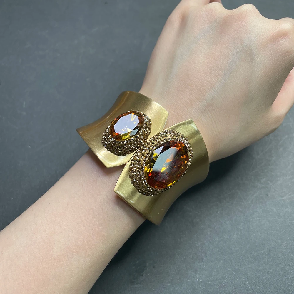 Женский браслет с зултанитом, с драгоценными камнями
Женский браслет с зултанитом, с драгоценными камнями