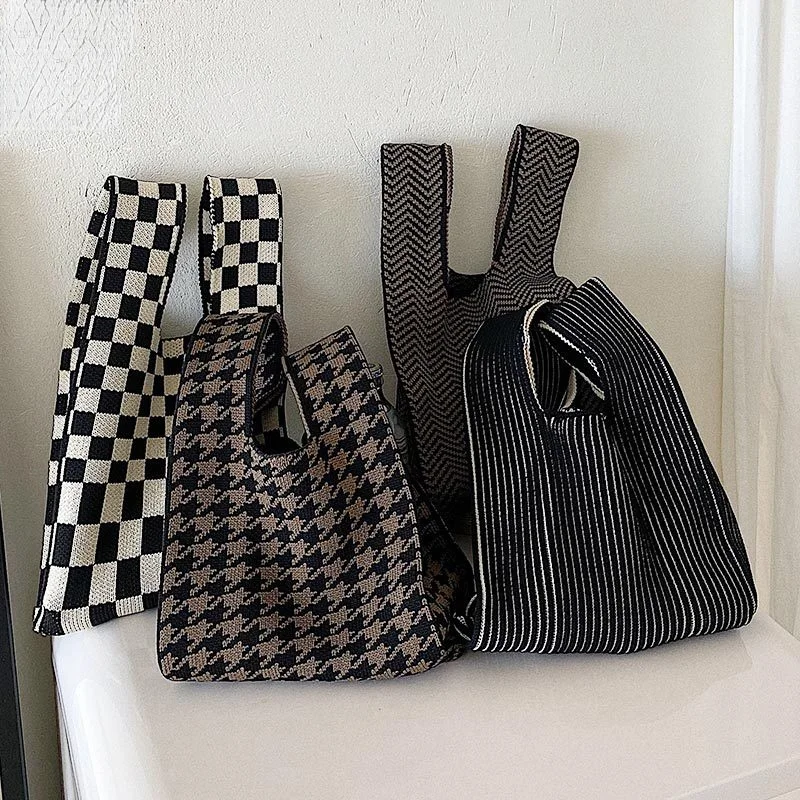 Black white women's bag, casual retro knitted mosaic plaid shopping bag dark houndstooth wool knitting designer handbags
Black white women's bag, casual retro knitted mosaic plaid shopping bag dark houndstooth wool knitting designer handbags