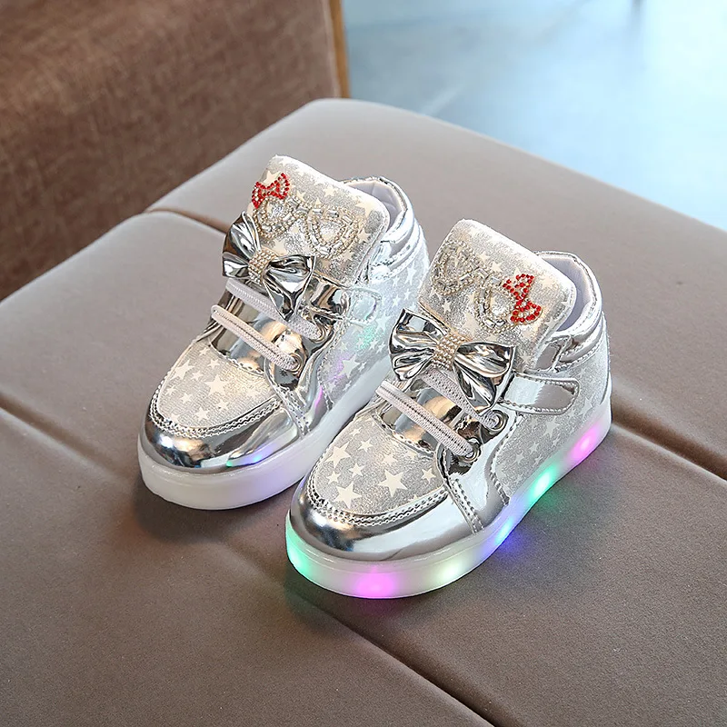 Girls Shoes Children LED Sneakers With Light Up Sole Baby Luminous Shoes For /Glowing For Kids
Girls Shoes Children LED Sneakers With Light Up Sole Baby Luminous Shoes For /Glowing For Kids