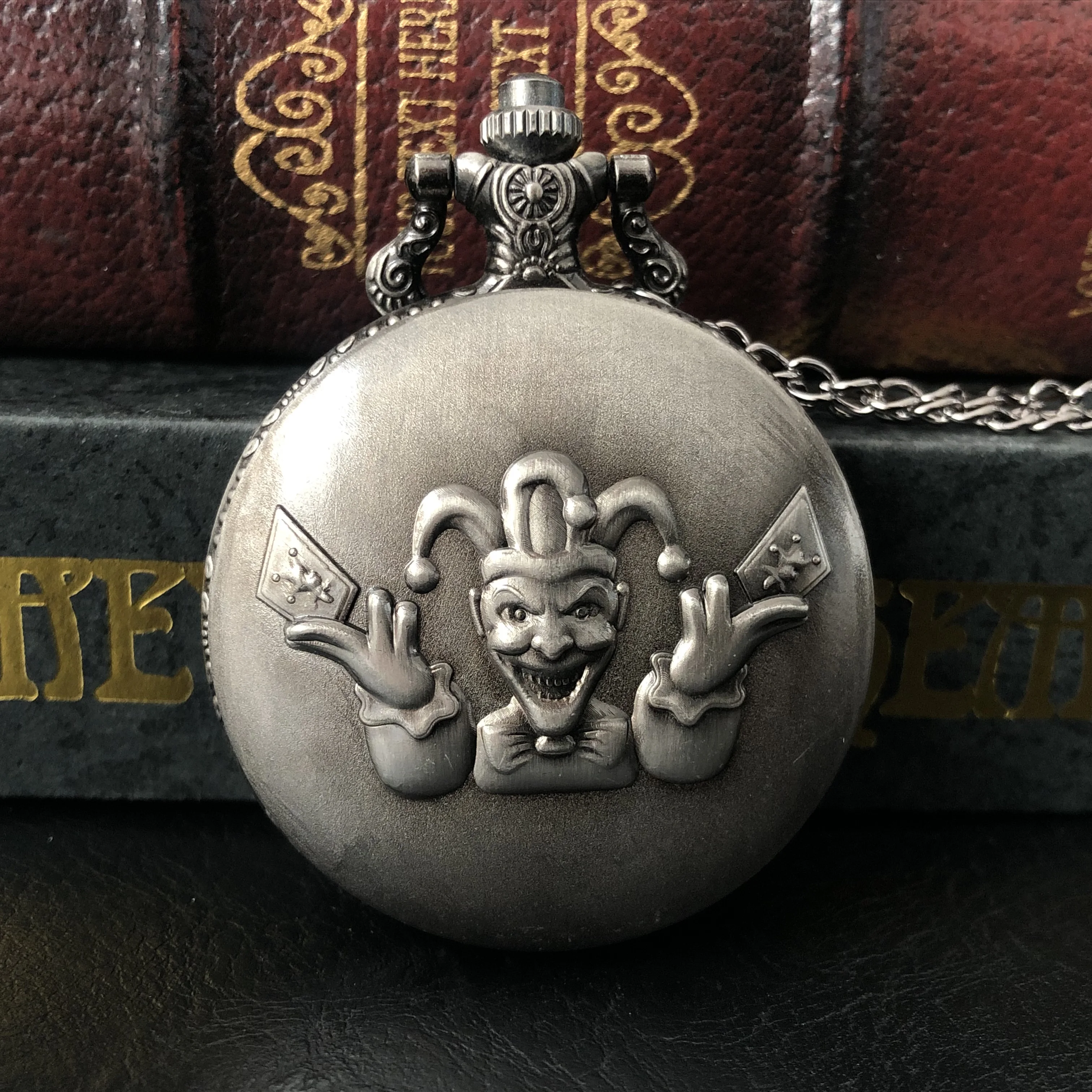 New Arrival Grey 3D Pokerman Design Carved Quartz Pocket Watch Necklace Pendant Gifts For Women Or Man with Fob Chain
New Arrival Grey 3D Pokerman Design Carved Quartz Pocket Watch Necklace Pendant Gifts For Women Or Man with Fob Chain