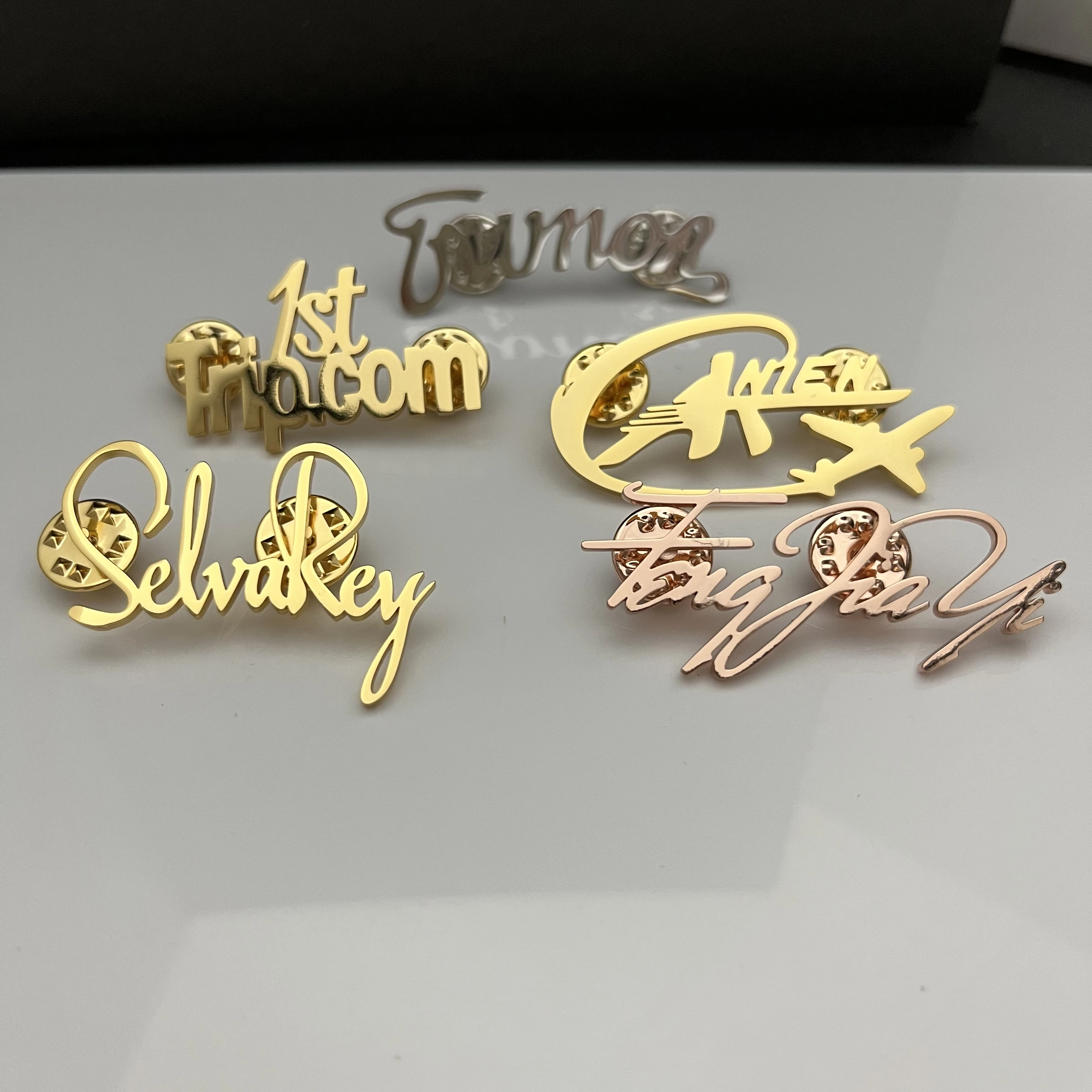 Custom Brooch Stainless Steel Nameplate Letter Brooches Personalized Badges with Safety Pin Brooch Women Men Jewelry Gifts
Custom Brooch Stainless Steel Nameplate Letter Brooches Personalized Badges with Safety Pin Brooch Women Men Jewelry Gifts