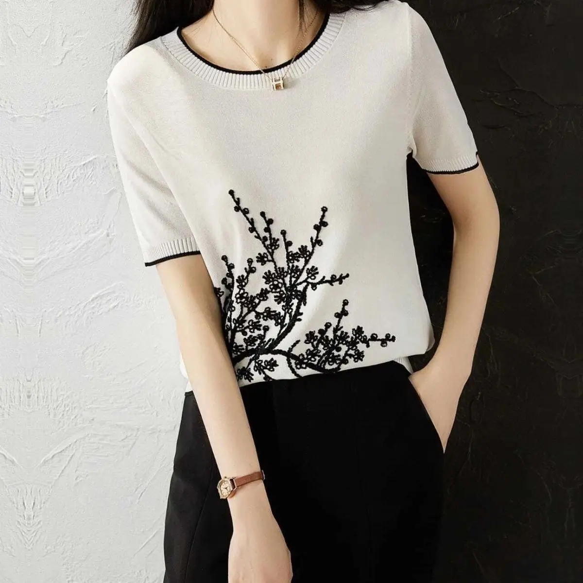 2022 summer thin embroidered ice silk knitwear short sleeved t-shirt bottoming women shirts for women Casual Regular Tops
2022 summer thin embroidered ice silk knitwear short sleeved t-shirt bottoming women shirts for women Casual Regular Tops