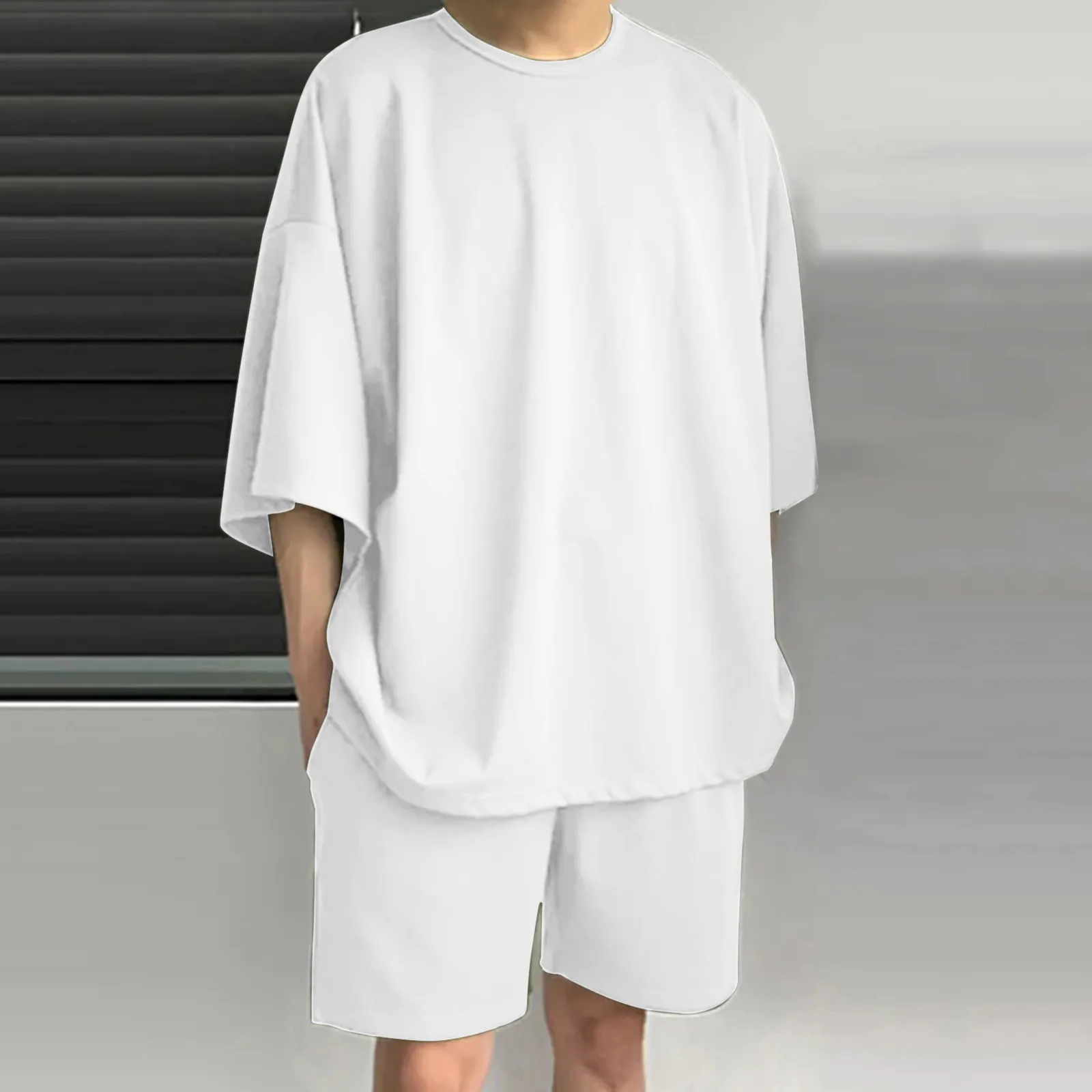 Костюм спортивный мужской однотонный из 2 предметов, свободные шорты с круглым вырезом, без следов, с карманами, уличная одежда