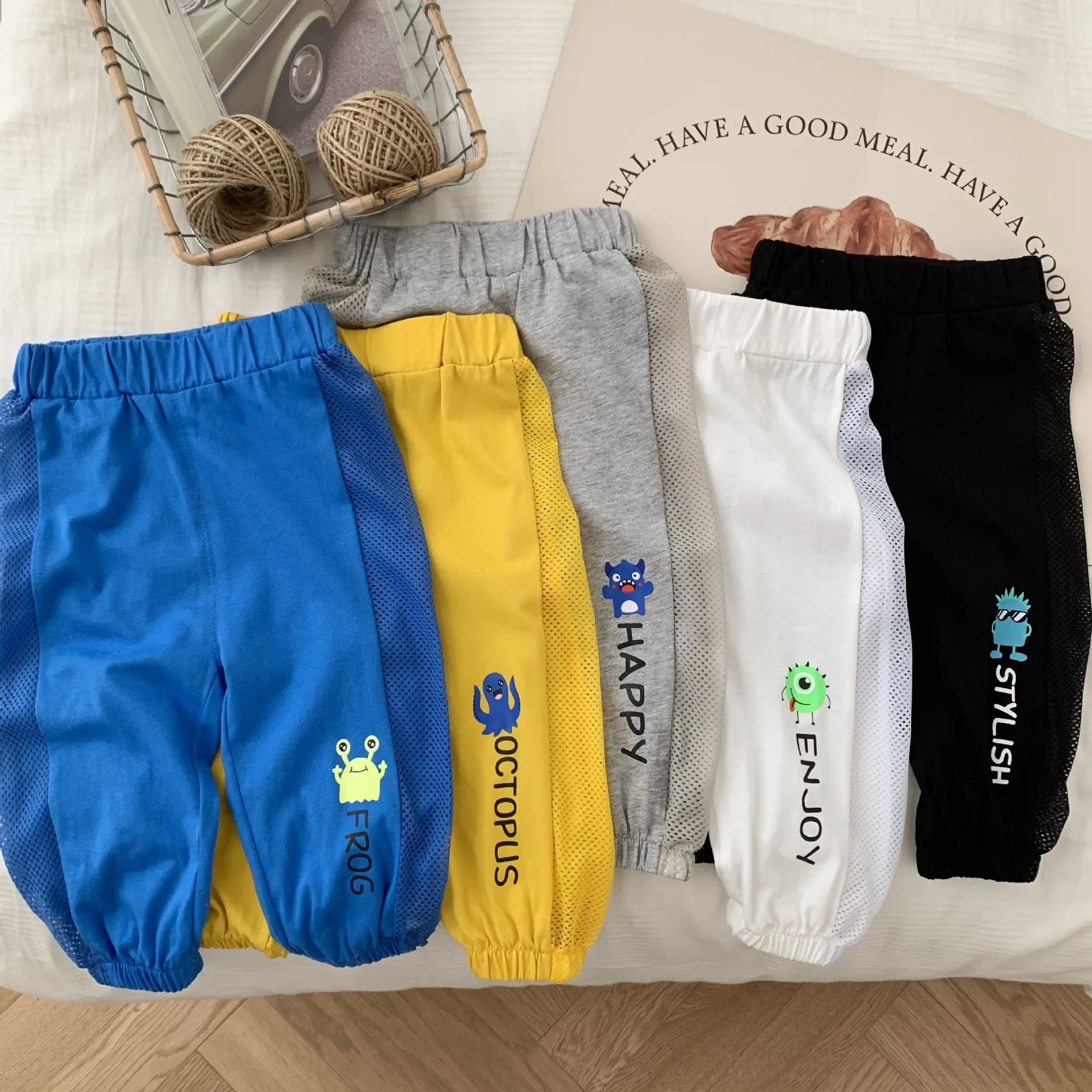 Children's cartoon anti-mosquito pants 0-6 years old summer boys letter personality mesh sports pants baby summer pants
Children's cartoon anti-mosquito pants 0-6 years old summer boys letter personality mesh sports pants baby summer pants