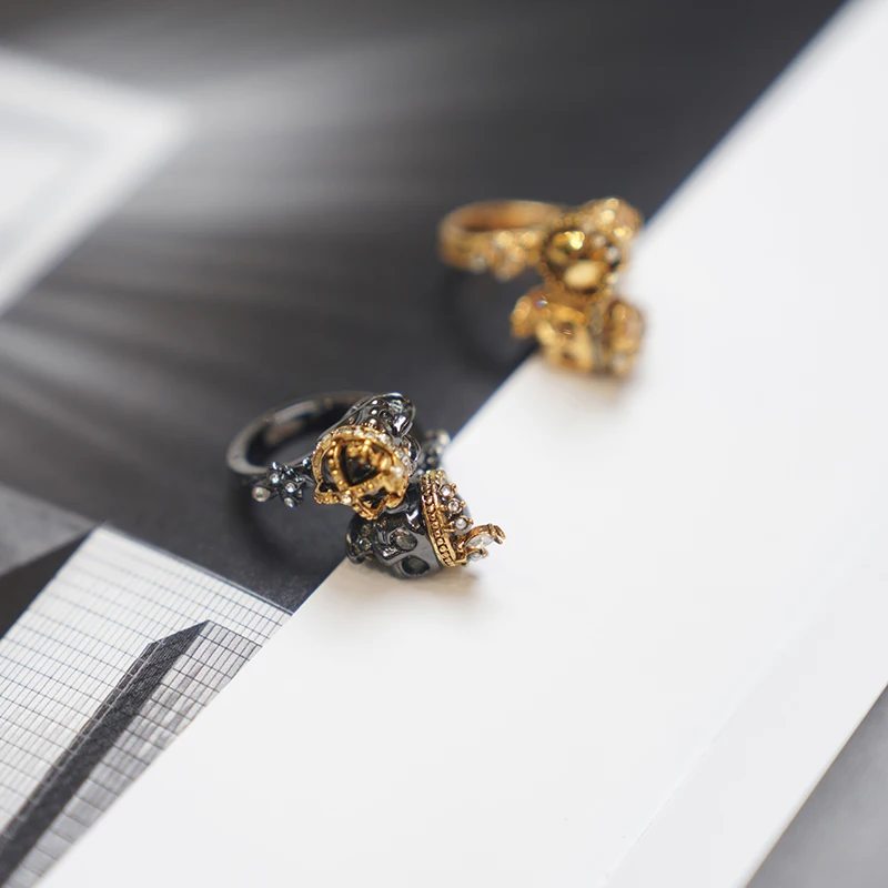 Винтажное Открытое кольцо с короной и черепом
Винтажное Открытое кольцо с короной и черепом