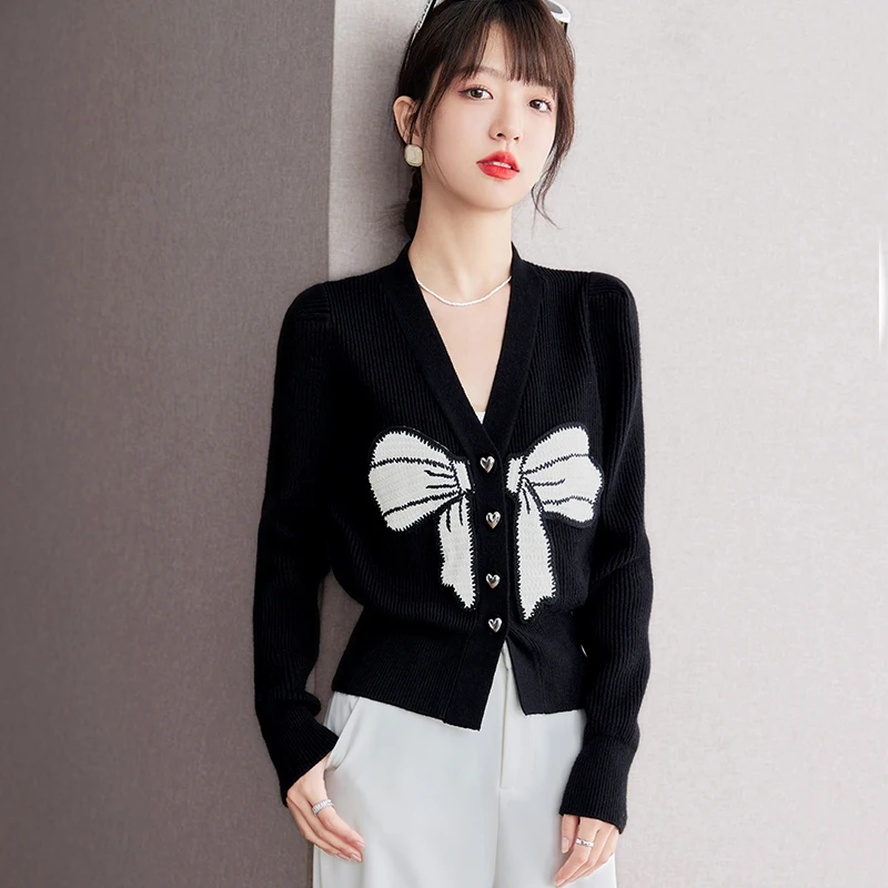 2023 Autumn Women V-neck Bow Embroidered Sweater Temperament Cardigan Bowknot Black Coat Tops
2023 Autumn Women V-neck Bow Embroidered Sweater Temperament Cardigan Bowknot Black Coat Tops