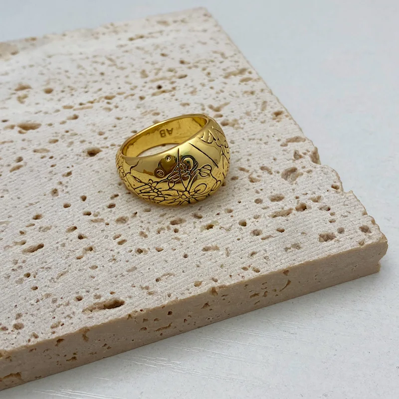 LONDANY ring French niche designer ring European and American vintage brass wide face pattern design sense finger ring
LONDANY ring French niche designer ring European and American vintage brass wide face pattern design sense finger ring
