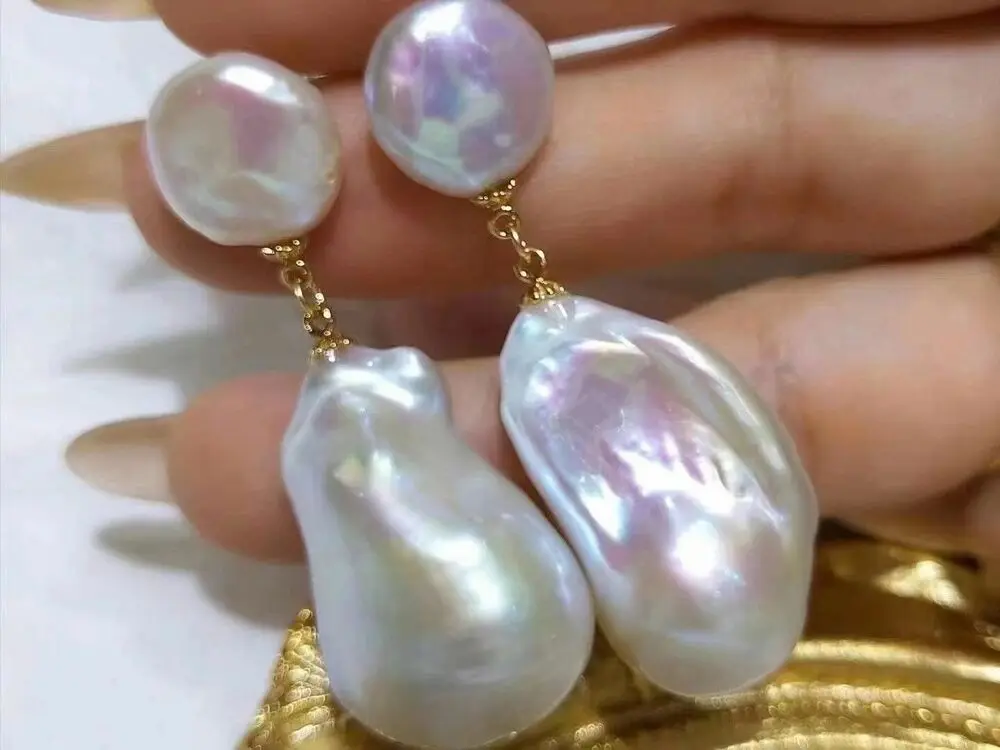 Великолепные висячие серьги с белым жемчугом в Южном море 10-11,15-18 мм
Великолепные висячие серьги с белым жемчугом в Южном море 10-11,15-18 мм