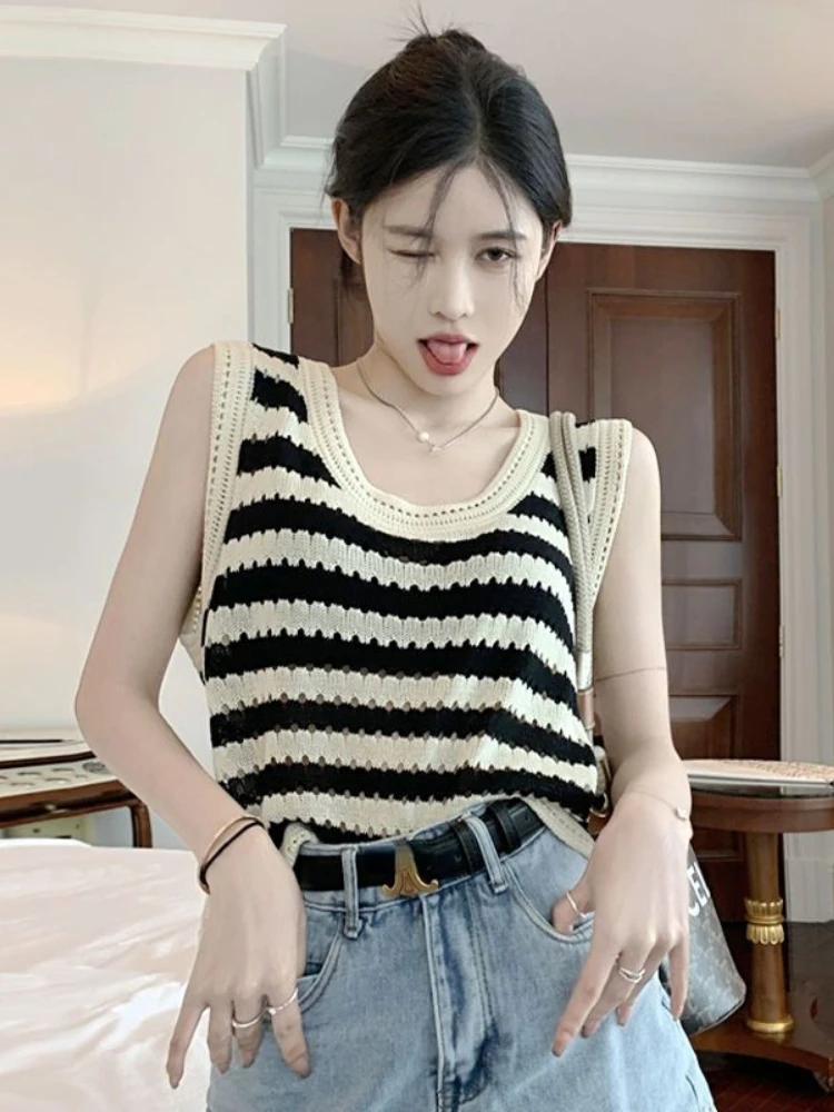 Women's 2023 Summer New Sleeveless Knitted Bottoming Shirt Short Outer Wear Striped Loose Top Swimwear Hollow Out Tank Top
Women's 2023 Summer New Sleeveless Knitted Bottoming Shirt Short Outer Wear Striped Loose Top Swimwear Hollow Out Tank Top