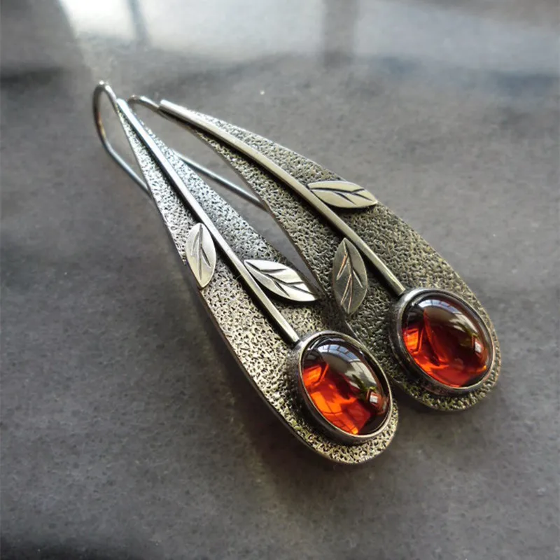 Vintage Metal Hand Carved Leaf Flower Earrings Fashion Hand Inlaid Red Crystal Hook Earrings Women Jewelry
Vintage Metal Hand Carved Leaf Flower Earrings Fashion Hand Inlaid Red Crystal Hook Earrings Women Jewelry