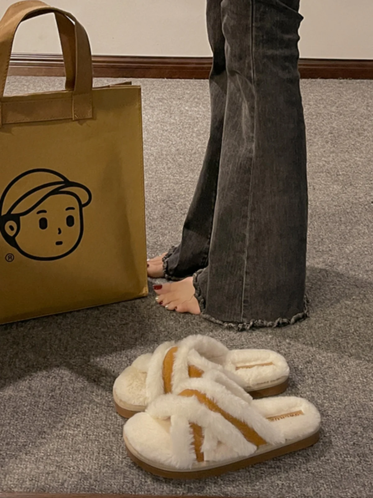 Flat Shoes Female Ladies' Slippers Low Fur Flip Flops Slipers Women Flock Platform Luxury Slides Plush 2023 Designer PU Basic
Flat Shoes Female Ladies' Slippers Low Fur Flip Flops Slipers Women Flock Platform Luxury Slides Plush 2023 Designer PU Basic