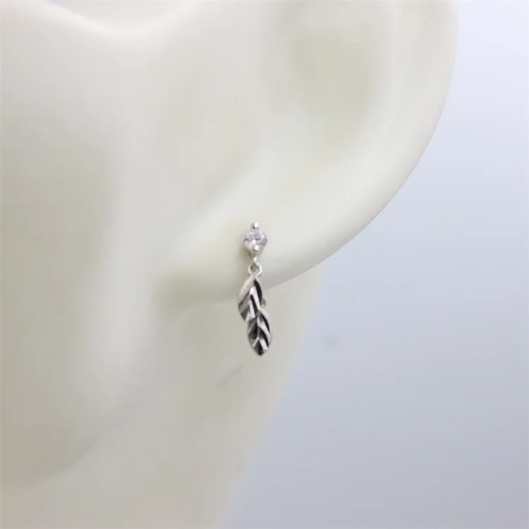 ZFSILVER S925 Sterling Silver Fashion Trend LovelyDiamond-set Leaf Dangle Stud Earring Jewelry For Women Charm Party Girl Gifts
ZFSILVER S925 Sterling Silver Fashion Trend LovelyDiamond-set Leaf Dangle Stud Earring Jewelry For Women Charm Party Girl Gifts