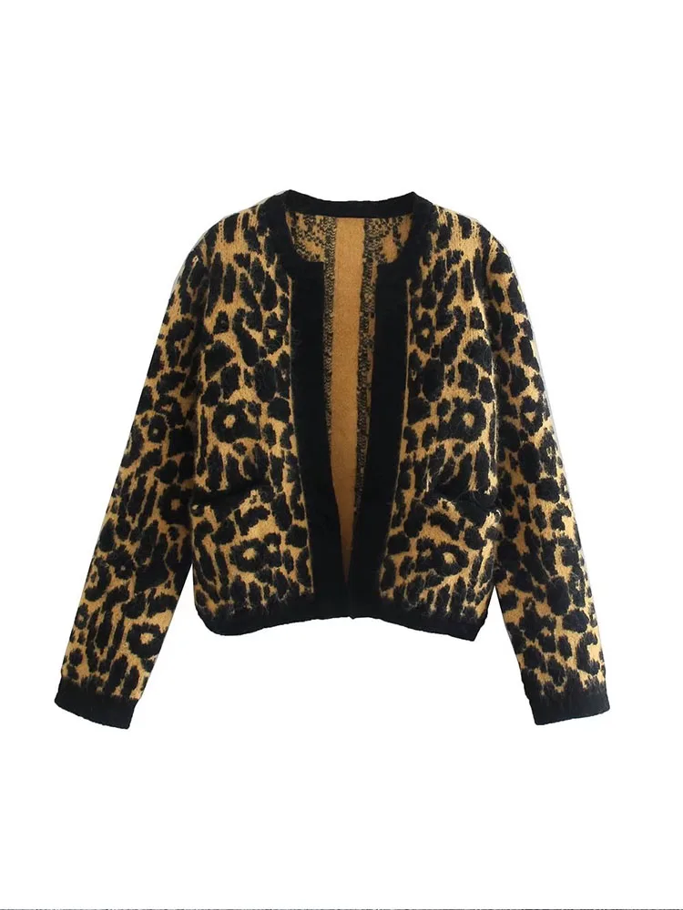 Women 2022 New Fashion animal print jacquard Knitted Cardigan Sweater Vintage Long Sleeve Female Outerwear Chic Tops
Women 2022 New Fashion animal print jacquard Knitted Cardigan Sweater Vintage Long Sleeve Female Outerwear Chic Tops