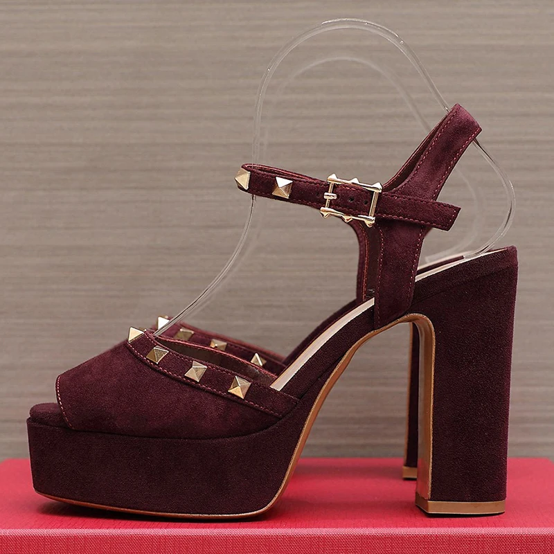 Босоножки женские с металлическими заклепками, сандалии на платформе и высоком каблуке, изысканные туфли-лодочки с квадратным носком, лето 2023
Босоножки женские с металлическими заклепками, сандалии на платформе и высоком каблуке, изысканные туфли-лодочки с квадратным носком, лето 2023