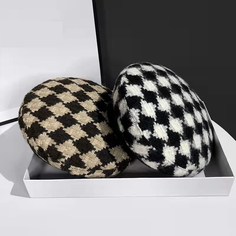 Women autumn winter wool knitted bud hat leather edge beret warm and versatile basin hat thousand bird pattern painter hat
Women autumn winter wool knitted bud hat leather edge beret warm and versatile basin hat thousand bird pattern painter hat