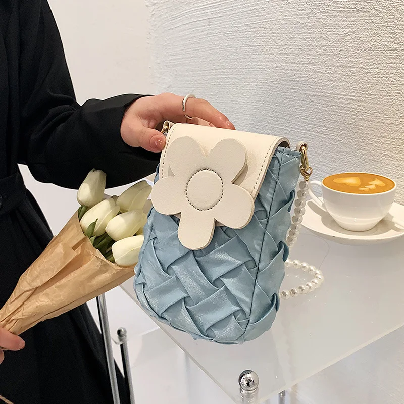 Women'S Bag French 2022 New High-End Pearl Chain Bag Woven Mobile Phone Bag Shoulder Messenger Bag
Women'S Bag French 2022 New High-End Pearl Chain Bag Woven Mobile Phone Bag Shoulder Messenger Bag