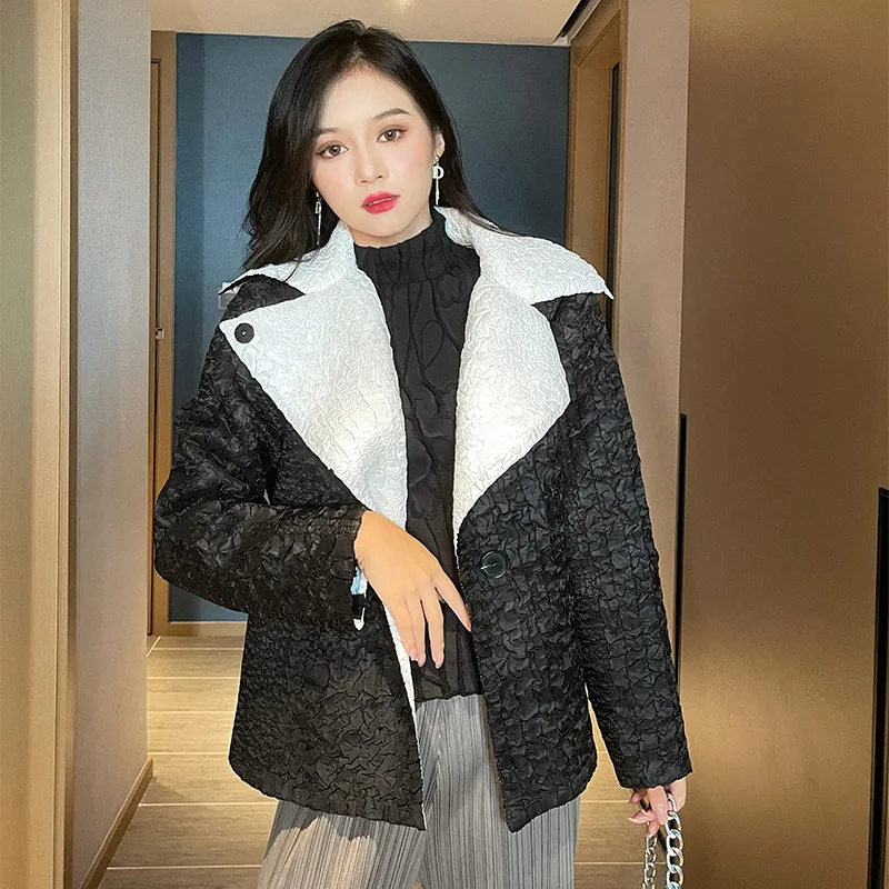 Miyake pleated autumn and winter new large-neck short-padded coat embroidered embroidered women's belt lapel thickened
Miyake pleated autumn and winter new large-neck short-padded coat embroidered embroidered women's belt lapel thickened