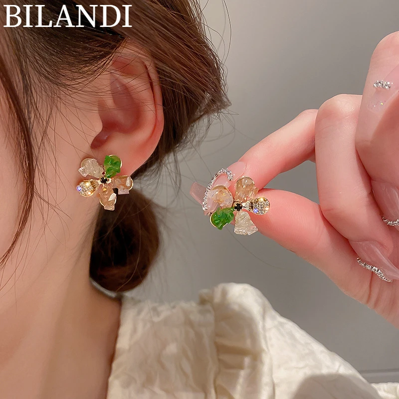 Bilandi S925 needle Sweet Jewelry Flower Earrings Delicate Design High Quality Shiny Crystal Stud Earrings For Women Gifts
Bilandi S925 needle Sweet Jewelry Flower Earrings Delicate Design High Quality Shiny Crystal Stud Earrings For Women Gifts