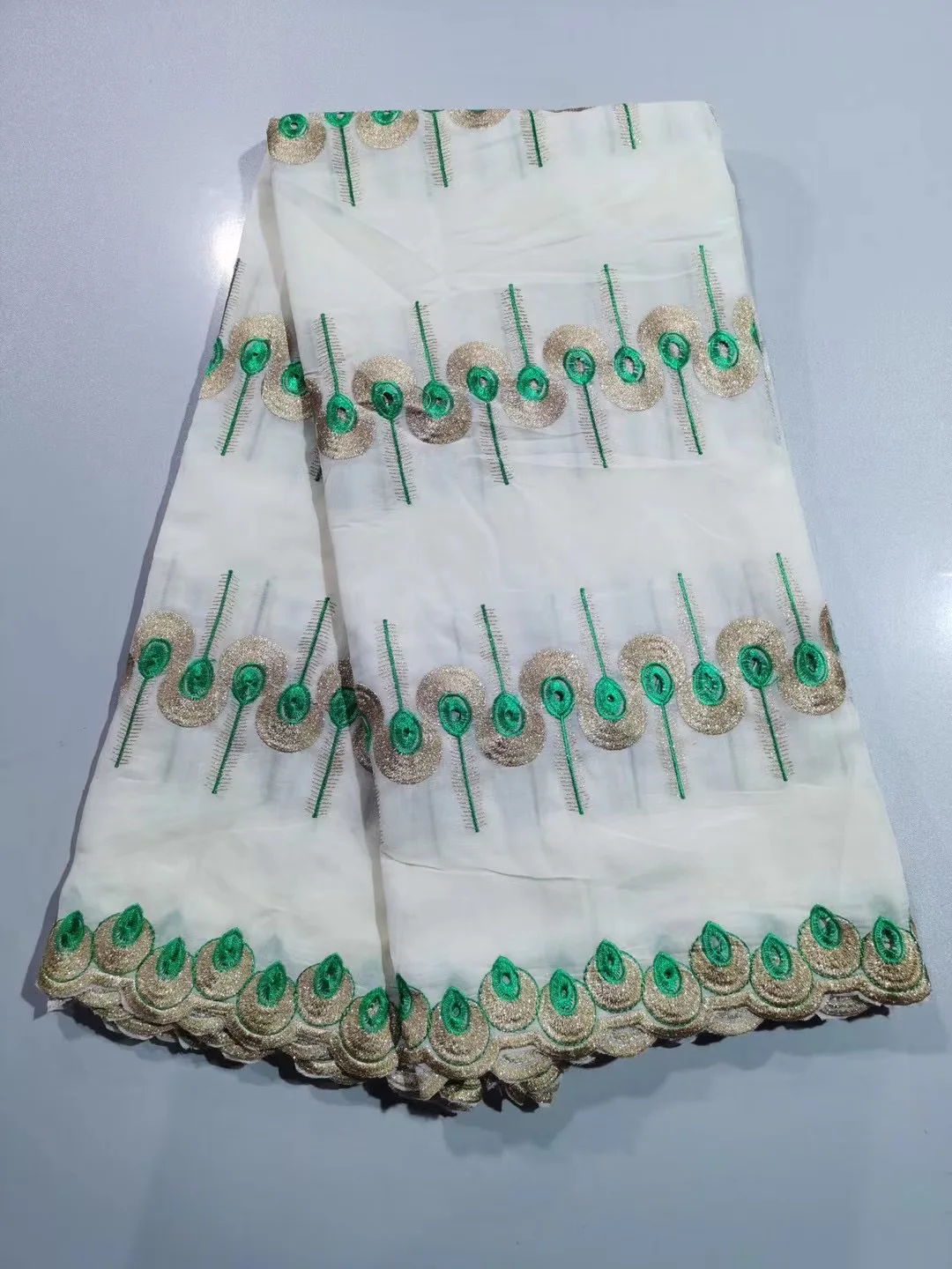 Wholesale White Color Embroidered Swiss Voile Cotton Lace Fabric Flowers 5 Yard High Quality Nigerian Wedding Dress Material Sew
Wholesale White Color Embroidered Swiss Voile Cotton Lace Fabric Flowers 5 Yard High Quality Nigerian Wedding Dress Material Sew