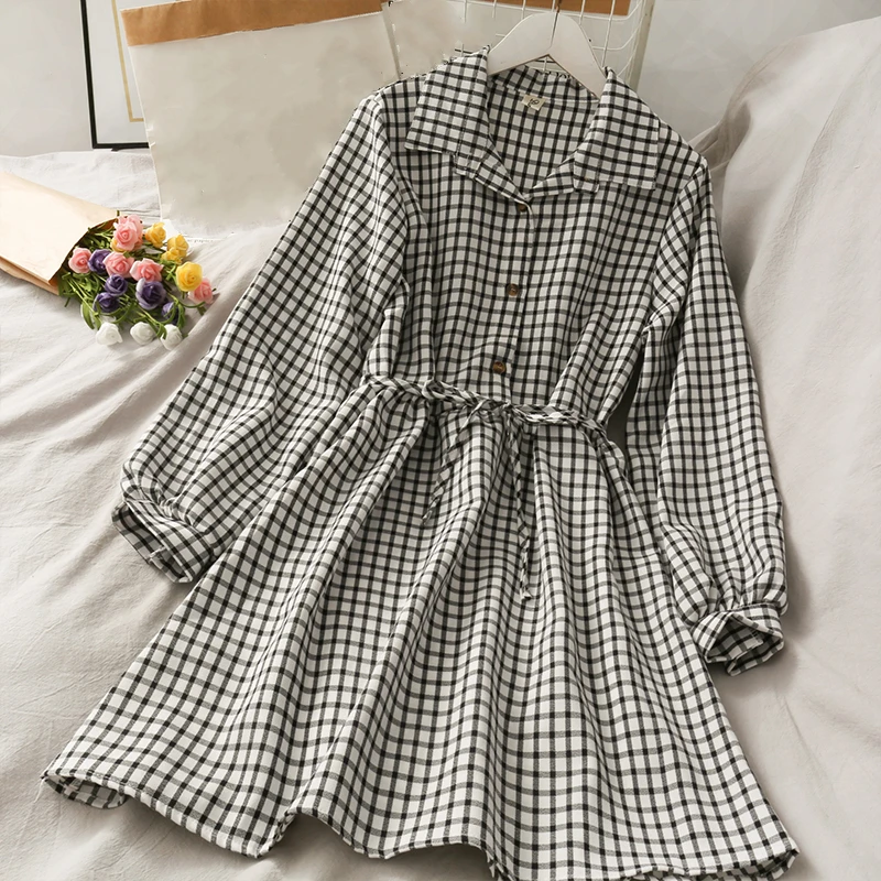 Платье женское ТРАПЕЦИЕВИДНОЕ на пуговицах, повседневное приталенное клетчатое, на шнуровке, в стиле Харадзюку, на лето 
Платье женское ТРАПЕЦИЕВИДНОЕ на пуговицах, повседневное приталенное клетчатое, на шнуровке, в стиле Харадзюку, на лето