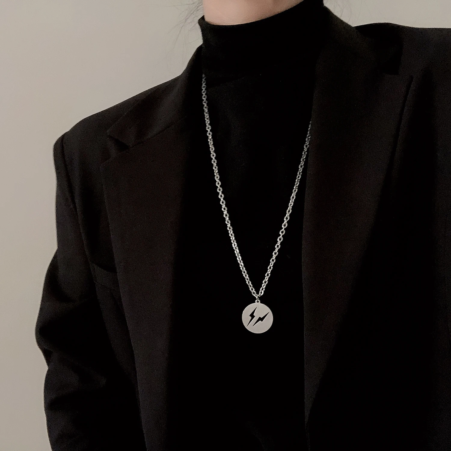 2022 Titanium steel coin Lightning necklace hollow-out design hip hop style stack wear 60cm long chain men's necklace
2022 Titanium steel coin Lightning necklace hollow-out design hip hop style stack wear 60cm long chain men's necklace