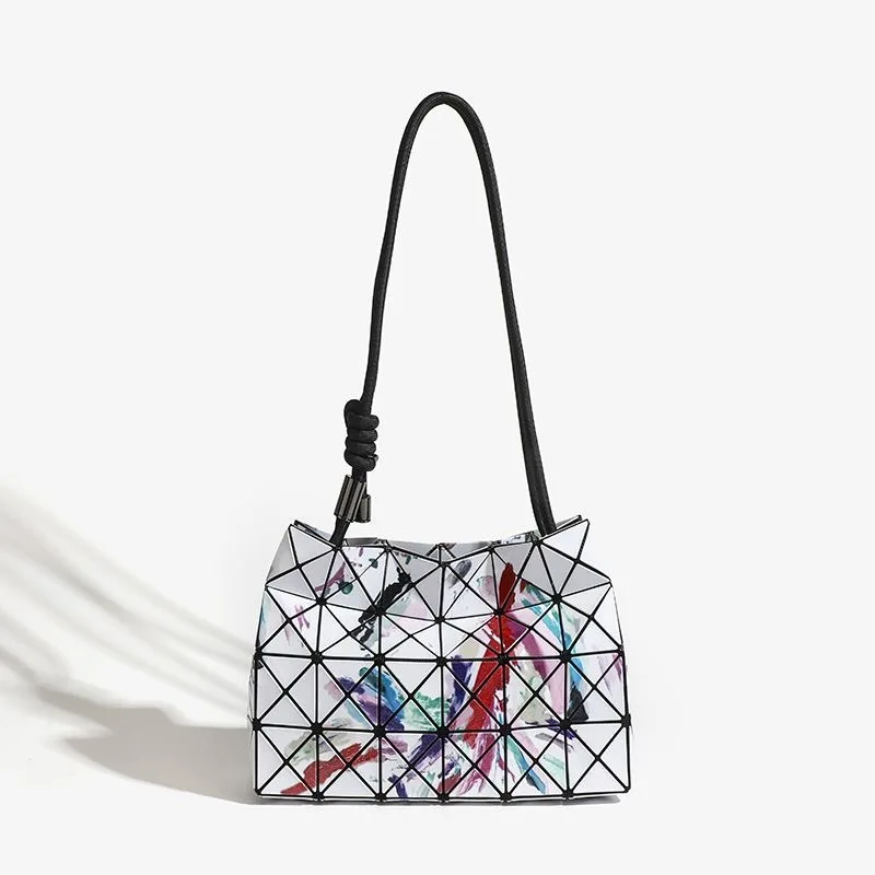 2023 New Geometry Handbag Women Geometric Lattic Folding Tote Large Capacity Shoulder Crossbody Bags Luxury Brand Designer Bags 
2023 New Geometry Handbag Women Geometric Lattic Folding Tote Large Capacity Shoulder Crossbody Bags Luxury Brand Designer Bags