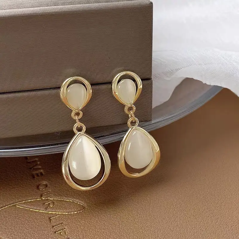 2022 New Elegance Golden Edge Oval Opal Earrings for Woman Fashion Gold Water Drop Opal Dangle Earrings Wedding Jewelry Gift
2022 New Elegance Golden Edge Oval Opal Earrings for Woman Fashion Gold Water Drop Opal Dangle Earrings Wedding Jewelry Gift