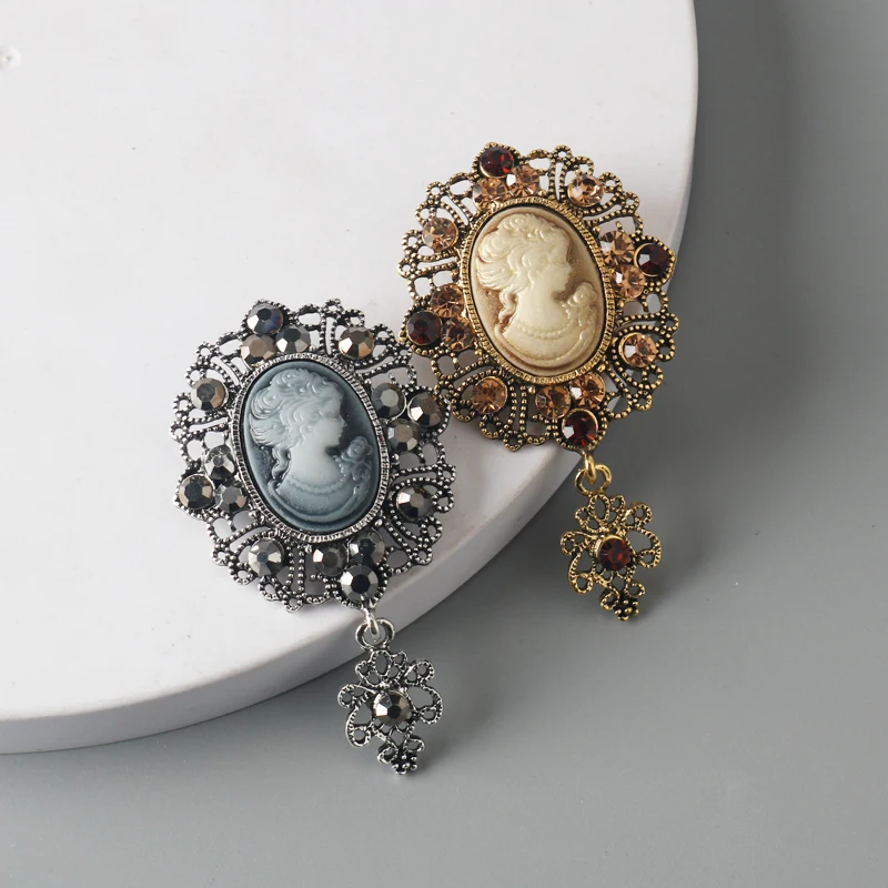New Arrival Rhinestone Vintage Women Pattern Brooches For Women Pendant Black Retro Brooch Luxury Coat Accessories Gift
New Arrival Rhinestone Vintage Women Pattern Brooches For Women Pendant Black Retro Brooch Luxury Coat Accessories Gift