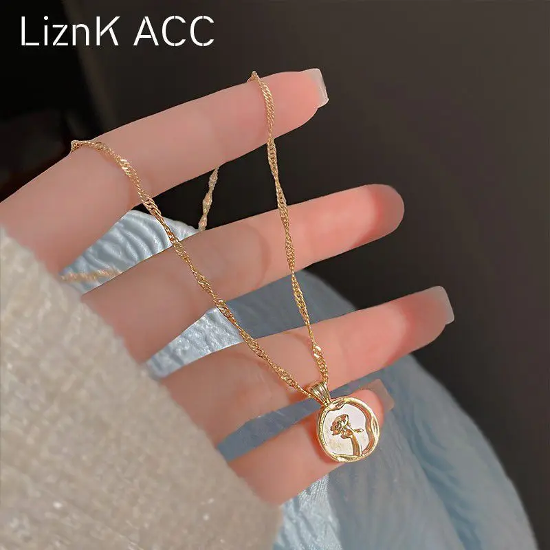 Elegant French Vintage Rose Blossom Round Fritillaria Women's Necklace Light Luxury Collar Chain Pendant Valentine's Day Gift
Elegant French Vintage Rose Blossom Round Fritillaria Women's Necklace Light Luxury Collar Chain Pendant Valentine's Day Gift