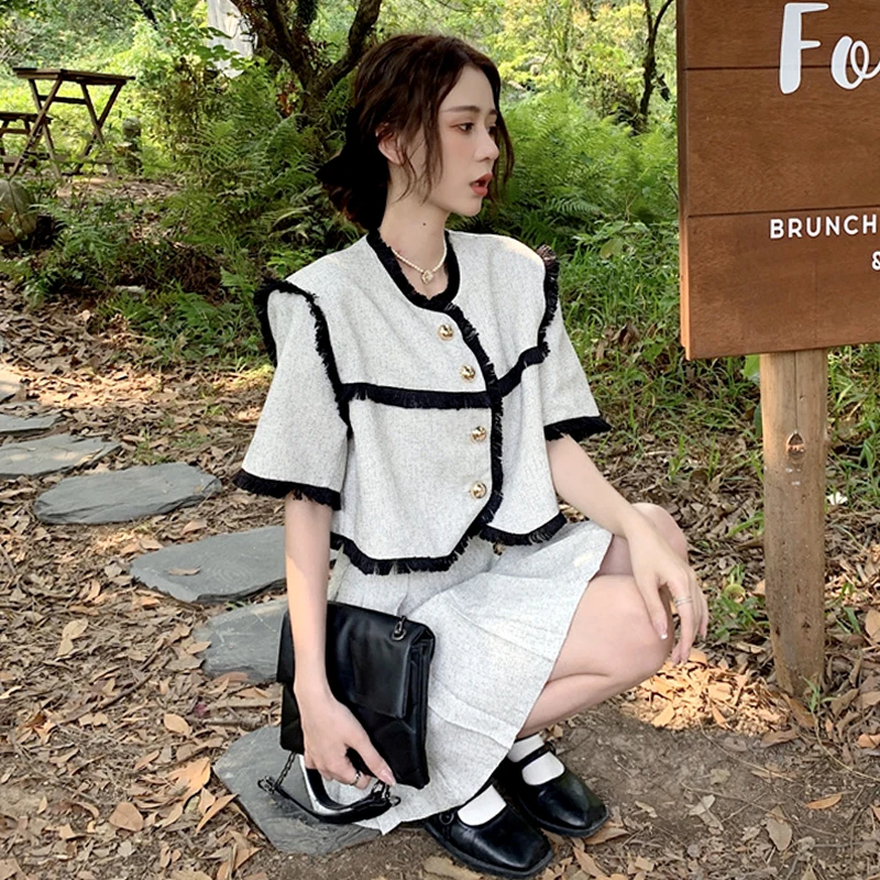 Small fragrance fashion suit skirt women's summer 2022 new high-end short top pleated skirt two-piece set
Small fragrance fashion suit skirt women's summer 2022 new high-end short top pleated skirt two-piece set
