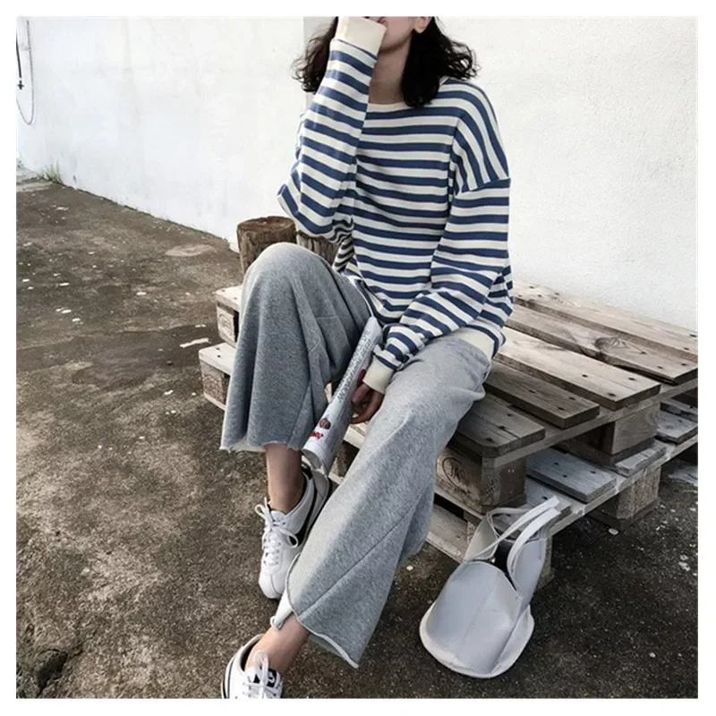 Gothic tops traf roupas femininasHoodies Women Harajuku Gothic stripe cotton Hoodie Clothes 2021 Autumn long sleeve loose Kore
Gothic tops traf roupas femininasHoodies Women Harajuku Gothic stripe cotton Hoodie Clothes 2021 Autumn long sleeve loose Kore