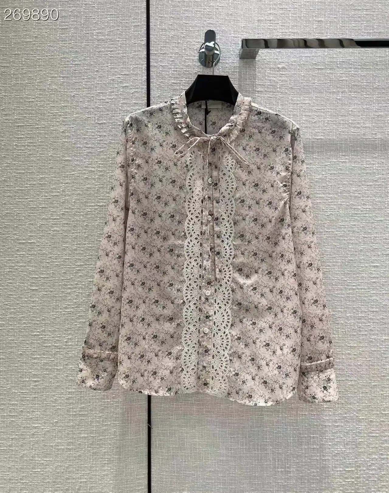 Fyion 2022 Summer Fashion Runway Vintage Shirt Women New Design Flowers Printed Long Sleeve Office Lady Single Breasted Blouse
Fyion 2022 Summer Fashion Runway Vintage Shirt Women New Design Flowers Printed Long Sleeve Office Lady Single Breasted Blouse