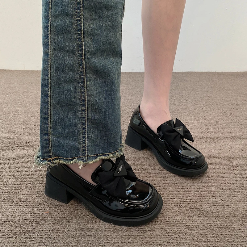 Женские туфли дерби с бантом, женская обувь, лоферы с мехом, повседневные кроссовки, квадратный носок, без застежки, Кожаные Туфли-бабочки в ... 
Женские туфли дерби с бантом, женская обувь, лоферы с мехом, повседневные кроссовки, квадратный носок, без застежки, Кожаные Туфли-бабочки в ...